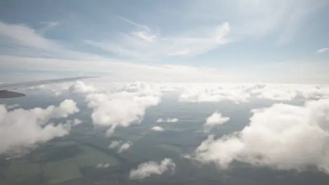 Ile trwa lot z Krakowa do Paryża? Czas, który musisz znać