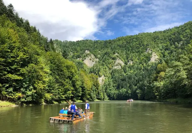 Przewodnik po Czorsztynie: Odkryj najlepsze atrakcje i widoki!