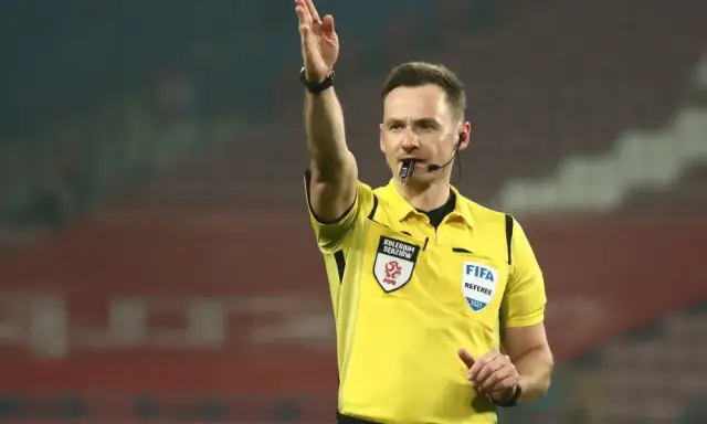 Zarobki sędziego piłkarskiego FIFA: Ile naprawdę można zarobić?