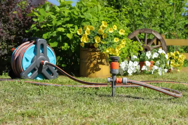 Niskie ciśnienie w zraszaczach: Jak zdiagnozować i naprawić problem?