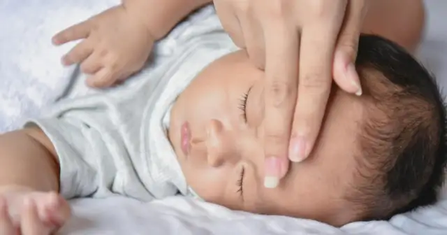 Jaka temperatura przy ząbkowaniu? O czym musisz wiedzieć, by nie panikować