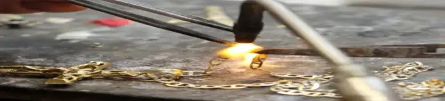 Ile kosztuje dorobienie kolczyka? Ceny, które mogą zaskoczyć