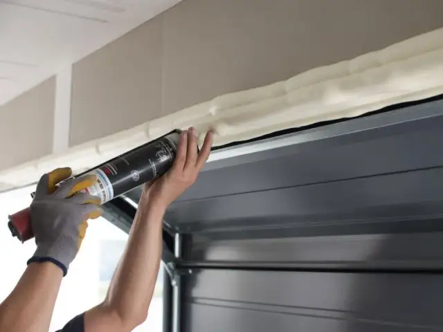 Jak uszczelnić bramę garażową, aby uniknąć wilgoci i insektów