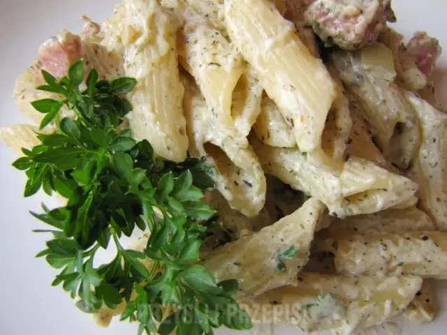 Penne w sosie śmietanowym – prosty przepis na pyszny obiad