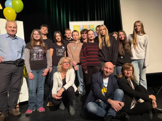 Wychowawca kolonijny: Kto może nim zostać? Pełny przewodnik 2024