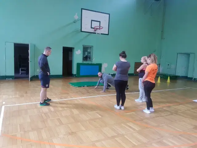 Gdzie można poćwiczyć tor przeszkód do policji w Warszawie? Sprawdź najlepsze miejsca