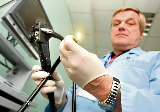 Gdzie można zrobić gastroskopię na NFZ? Sprawdź dostępne miejsca i terminy