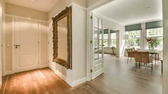 Jaki kolor do przedpokoju? Powiększ i rozjaśnij! Trendy 2025/26