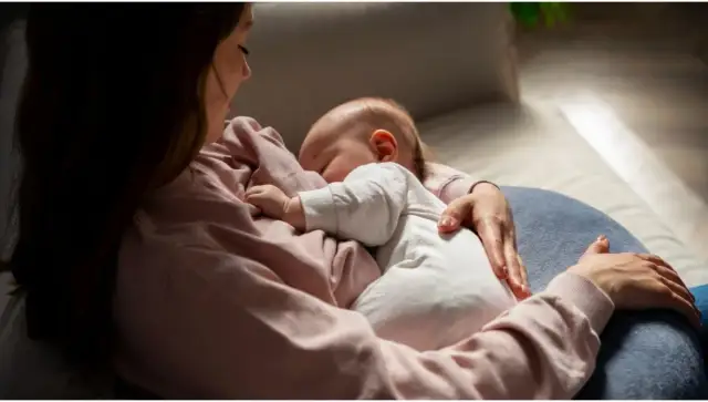 Brak okresu po porodzie? Przyczyny, powrót cyklu i co musisz wiedzieć