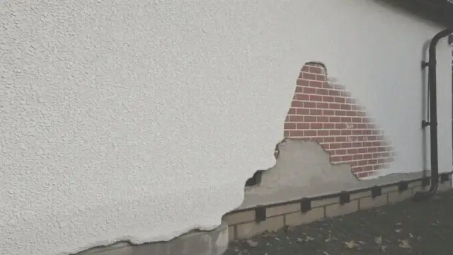 Ile schnie tynk silikonowy? Ekspert radzi, jak uniknąć błędów