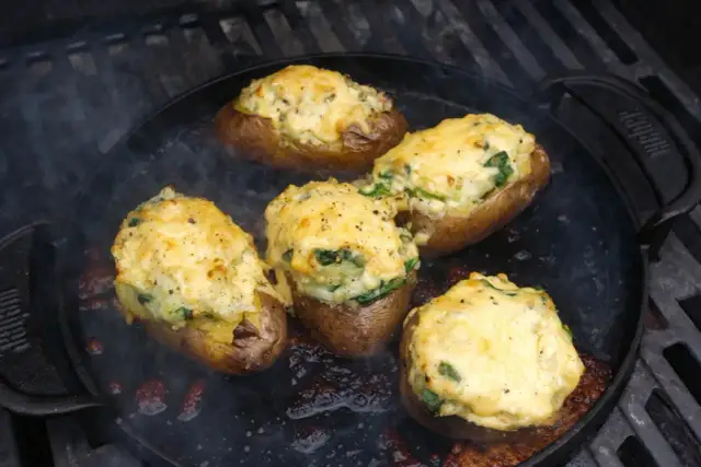 Ziemniaki faszerowane na grillu – pyszne przepisy i kreatywne farsze