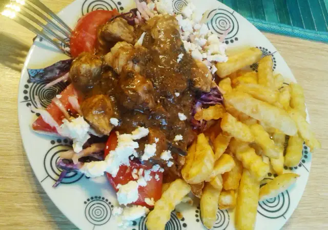 Ile kalorii ma kebab na talerzu z frytkami? Sprawdź, co naprawdę jesz