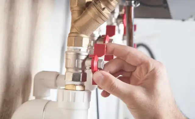 Jak działa zawór bezpieczeństwa w bojlerze i jak unikać awarii