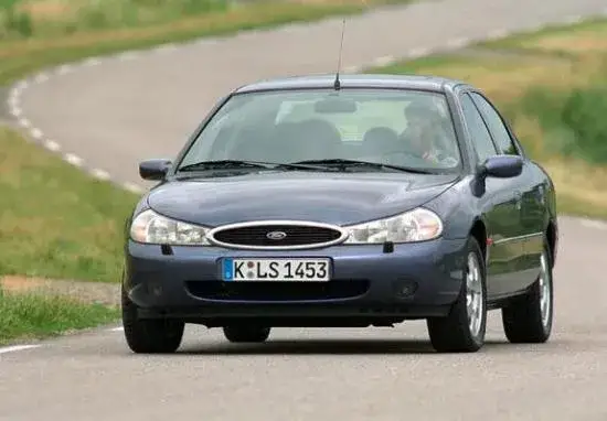 Ford Mondeo Mk2: Pojemność baku, rezerwa i zasięg (61,5L)
