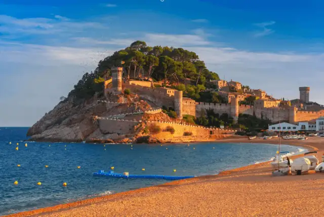 Co zabrać na wakacje do Hiszpanii, aby uniknąć nieprzyjemności?