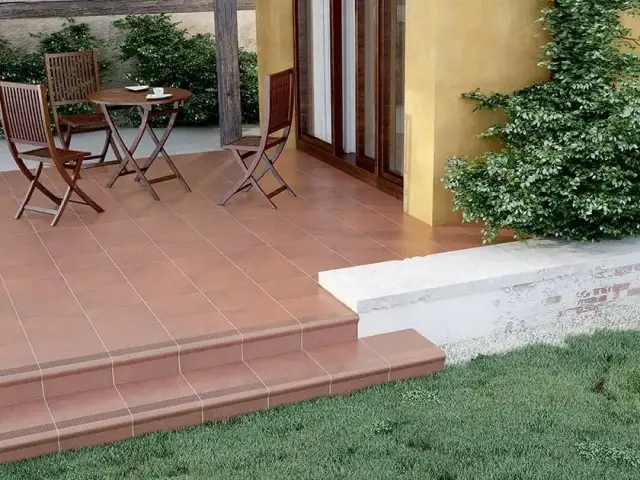 Jaki klej na schody zewnętrzne, aby uniknąć odpadania płytek?