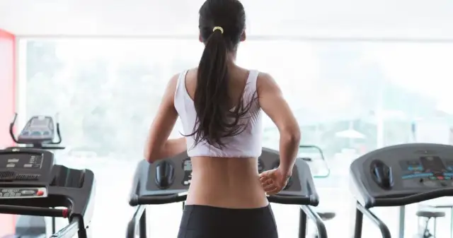 Jak ćwiczyć na bieżni aby schudnąć i uniknąć błędów w treningu