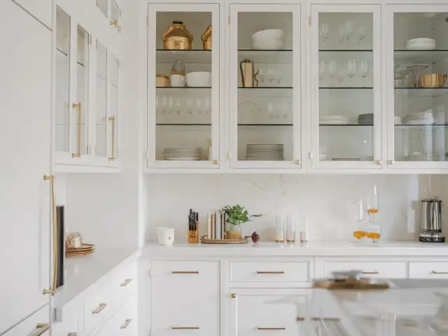 Uchwyty do białych mebli kuchennych: Jak wybrać idealne?