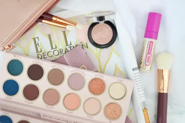 Do czego jest korektor? Odkryj jego zastosowanie w makijażu i edycji tekstów