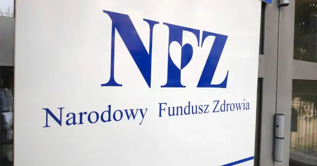 Logo NFZ. Dowiedz się, jak sprawdzić numer w kolejce do sanatorium na stronie Narodowego Funduszu Zdrowia.
