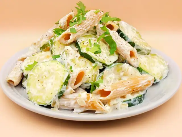 Szybki przepis na makaron penne z cukinią - lekki i pyszny obiad