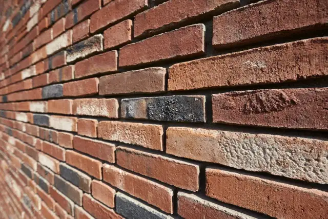 Czym murować cegły? Odkryj najlepsze zaprawy i techniki murowania