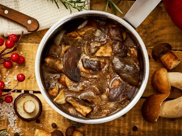 Jak się robi sos z grzybów – prosty przepis na pyszny dodatek