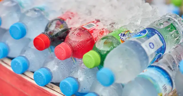 Woda gazowana: Zdrowa czy szkodliwa? Fakty i mity obalone