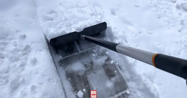 Odśnieżanie podjazdu: Klucz do bezpiecznej zimy bez lodu i mandatu