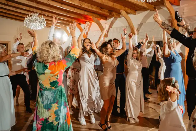 Jak żem lecioł na wesele: Kompletny przewodnik po weselnym hicie