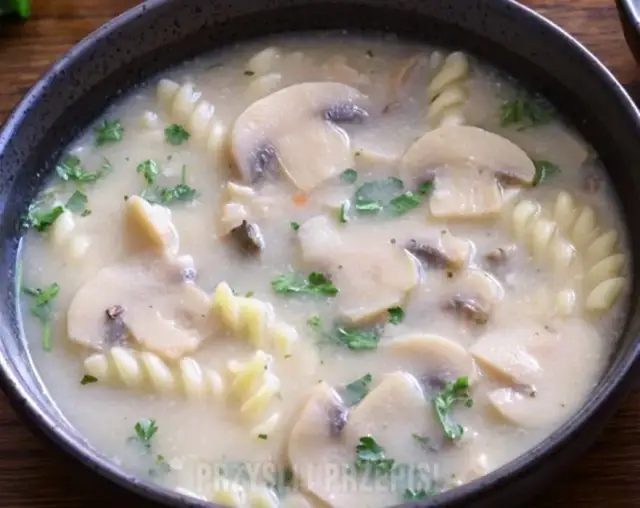 Jak uratować mdłą zupę pieczarkową? Proste triki na głębię smaku