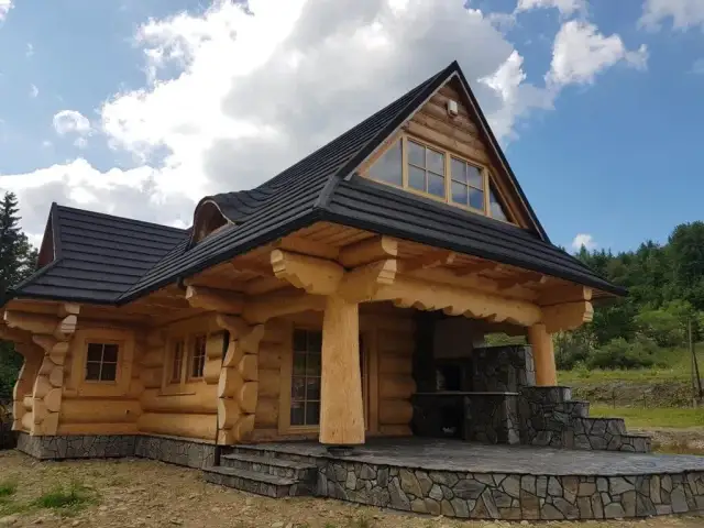 Jak zbudować dom z bali drewnianych - krok po kroku bez błędów