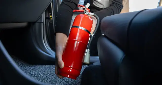 Legalizacja gaśnicy: ile kosztuje i kiedy kupić nową?