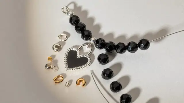 Jak zrobić własną biżuterię: proste techniki i pomysły dla początkujących