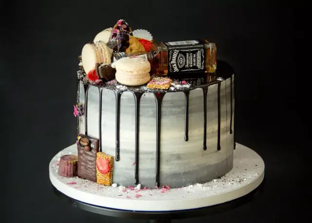 Tort z butelek alkoholu: Kompletny poradnik DIY. Zaskocz!