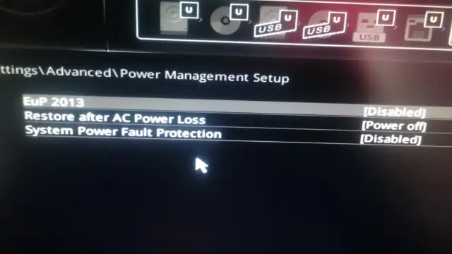 Ekran BIOS z opcjami zarządzania energią: EuP 2013, Restore after AC Power Loss, System Power Fault Protection.