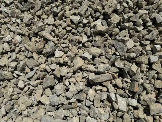 Kliniec czy tłuczeń na podjazd? Poznaj sekret trwałości