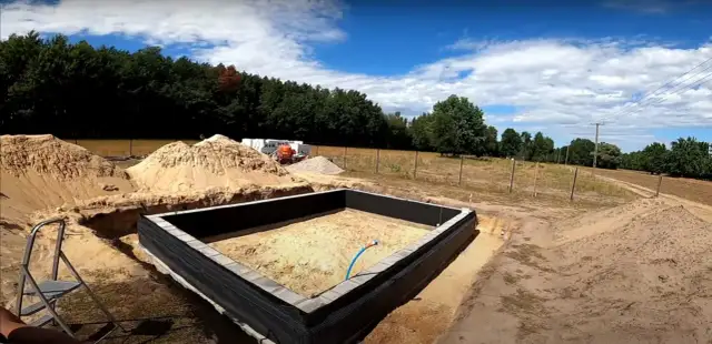 Fundament pod domek 35m2: Jak wybrać? Porównanie, koszty, przepisy