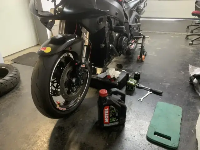 MOTUL 7100 - najlepszy olej do motocykli, który chroni silnik