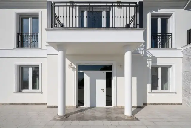 Co to jest fasada budynku? Odkryj jej znaczenie i funkcje w architekturze