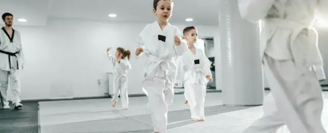 Judo czy karate dla dziecka? Który sport jest najlepszy dla Twojej pociechy?