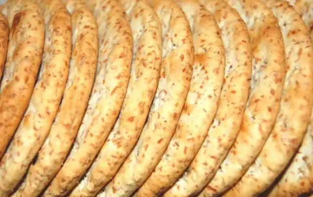 Ile kalorii mają krakersy i jak wpływają na Twoją codzienną dietę