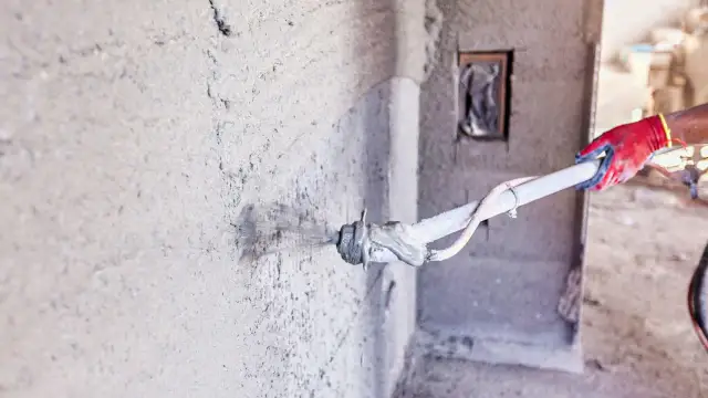 Ile kosztuje metr tynku maszynowego w Niemczech? Sprawdź ceny i czynniki wpływające na koszt