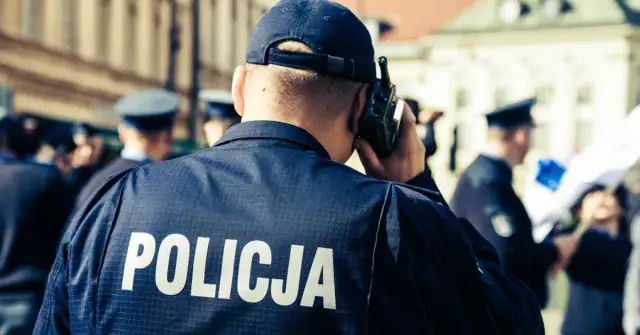 Umundurowanie SW: Kluczowe informacje o regulacjach i zasadach