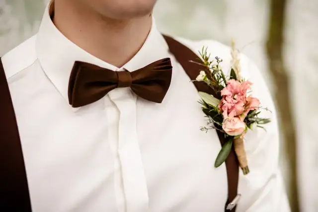 Jaką muszkę na wesele wybrać, aby wyglądać elegancko i stylowo?