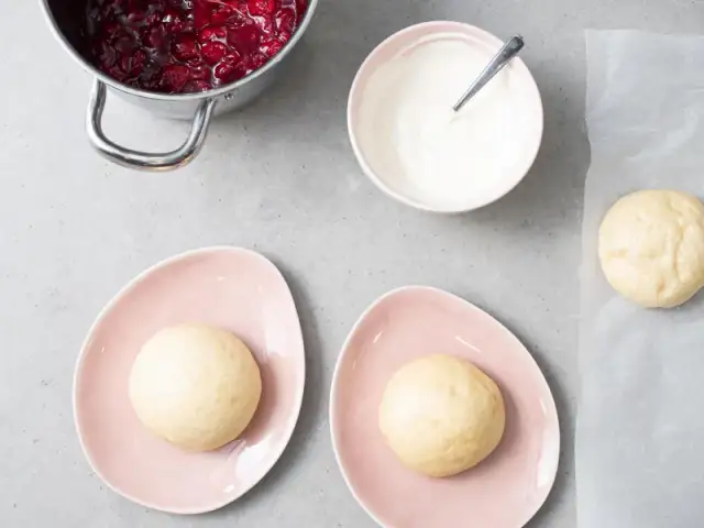 Kluski na parze jak gotować – prosta receptura krok po kroku