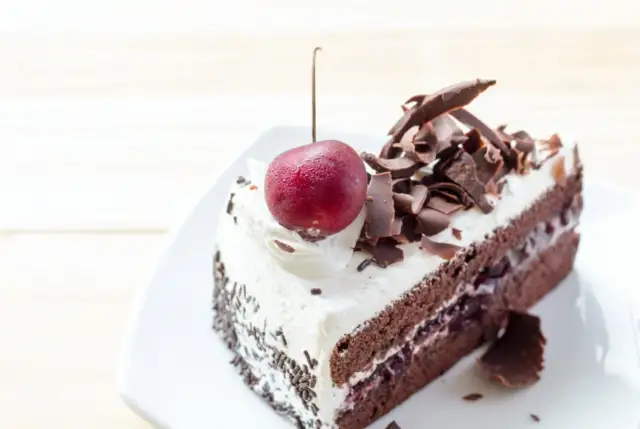 Torta Foresta Nera: Ricetta Autentica e Segreti per un Dolce Perfetto