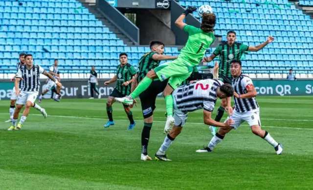 Ile trwa dogrywka w piłce nożnej? Zasady, historia i rzuty karne