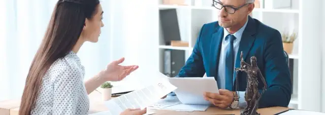 Czy komornik może odstąpić od egzekucji? Sprawdź swoje prawa i możliwości