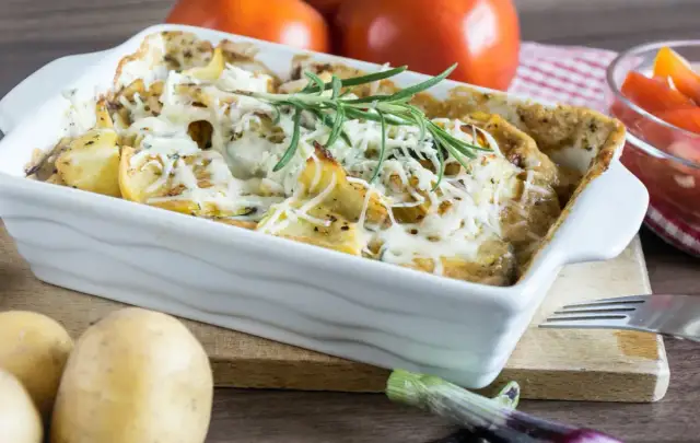Szybka zapiekanka ziemniaczana – łatwy przepis na pyszny obiad dla rodziny
